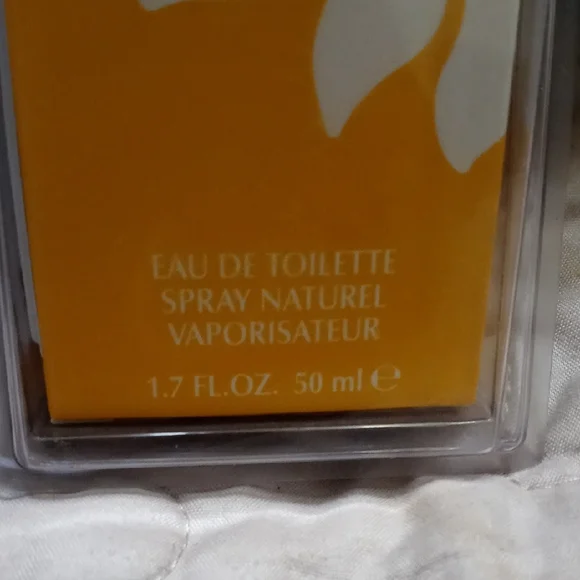 Elizabeth Arden Sunflowers Fragrance in Yellow Packaging - Picture 2 of 2